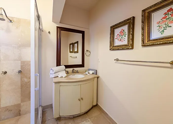 Newton Apartment *